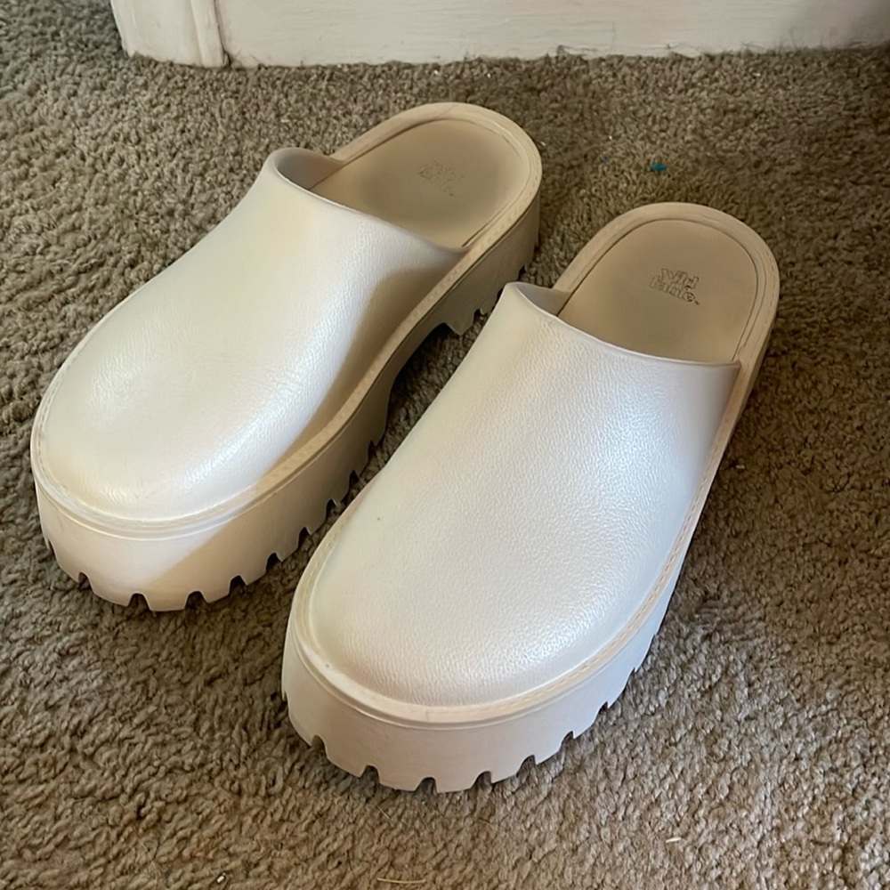 Wild Fable Clogs
